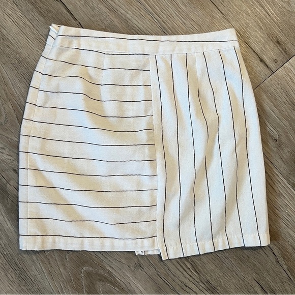 🔥SALE - any 4/$20.  Urban Outfitters Mini Skirt - Picture 3 of 4